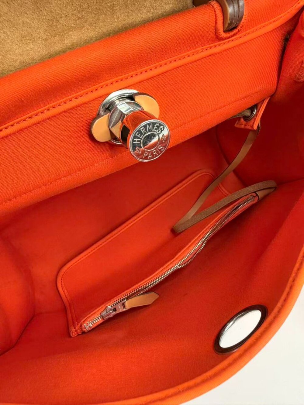 Hermès Herbag Zip 31 Orange Canvas & Natural Vache Hunter Leather Handbag - Picture 12 of 12